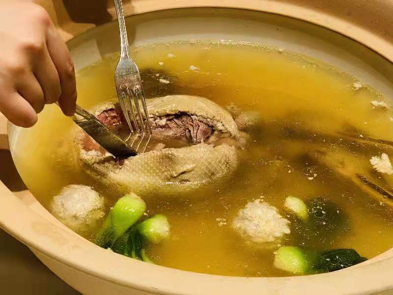 舆论场三套鸭三套鸭是淮扬菜系的名菜,属于焖菜,食材由家鸭,野鸭和